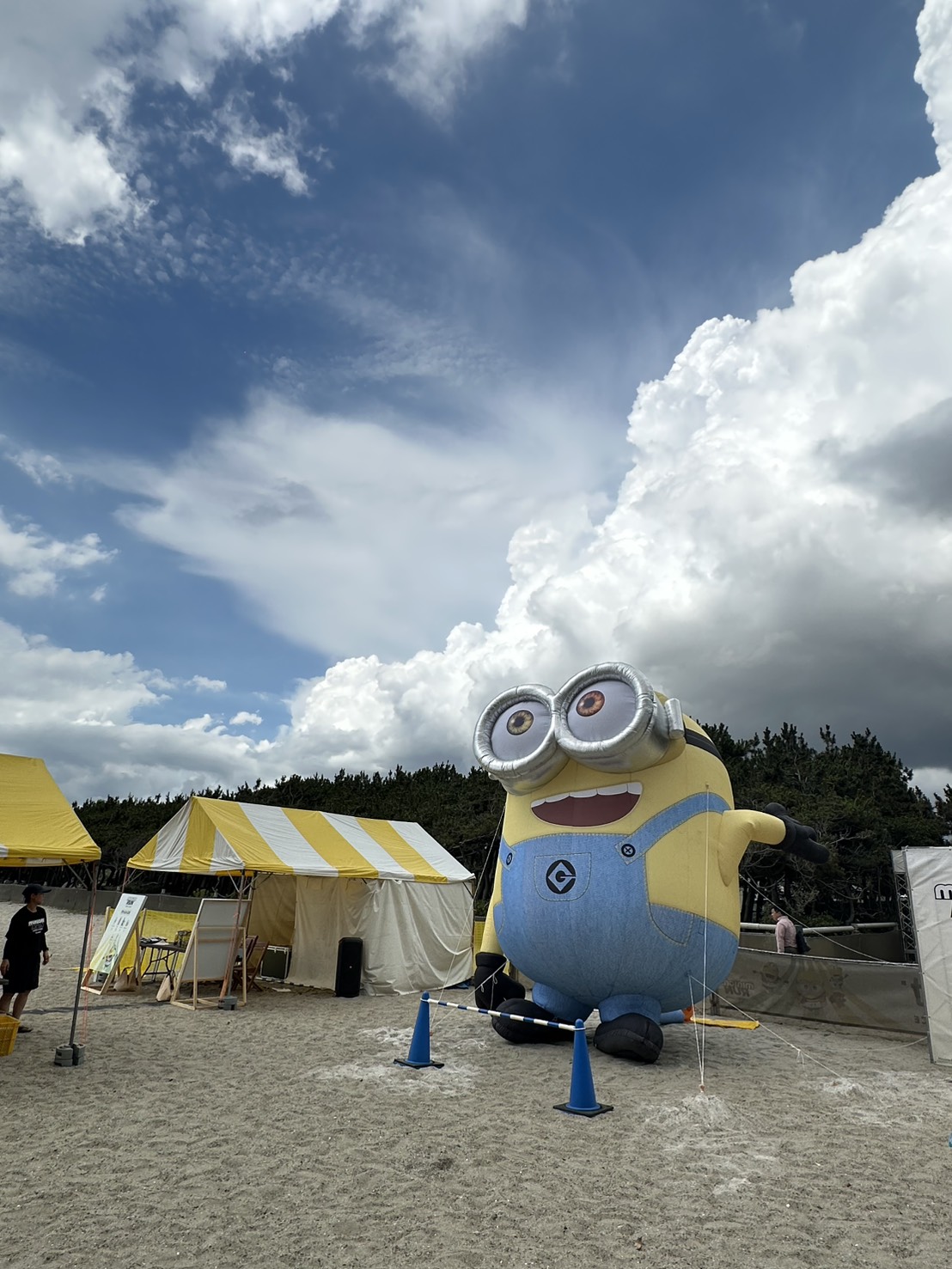 稲毛のイベント会場にあるミニオンの大型バルーン